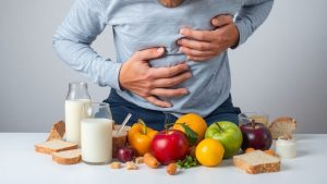 Persoană cu dureri abdominale din cauza intoleranței alimentare.